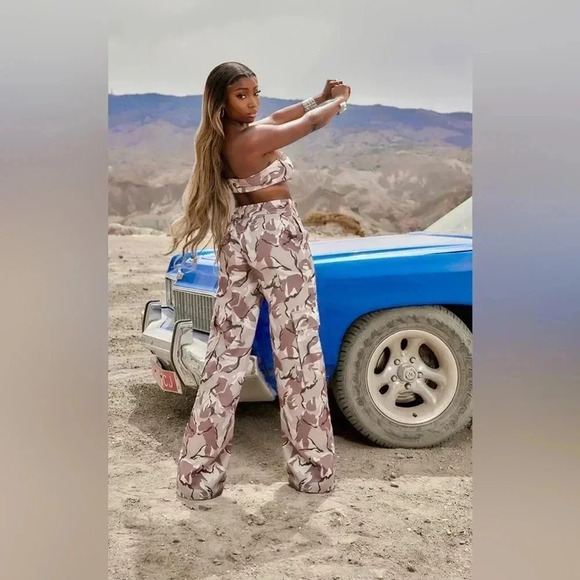 NWT PRETTYLITTLETHING Grey Camo Metal Trim Cargo Pants Sz 10 - Picture 4 of 13